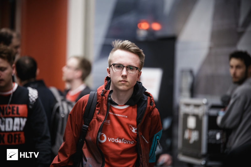 2024 LPL 年度最佳经理： Bilibili Gaming Holy Hou Lin