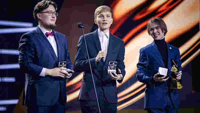 GALA 成功自救！ JIEJIE 被击败并被杀， Four 人， TheShy Youlong 对抗三人， Alone 并且 Invictus Gaming 赢得了第一场比赛