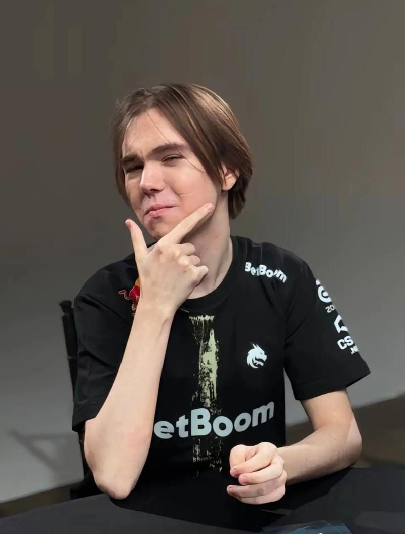 新一代补刀之王？Haichao Tsar贡献了0-1-0的数据， EDward Gaming 压制并取得了赛点