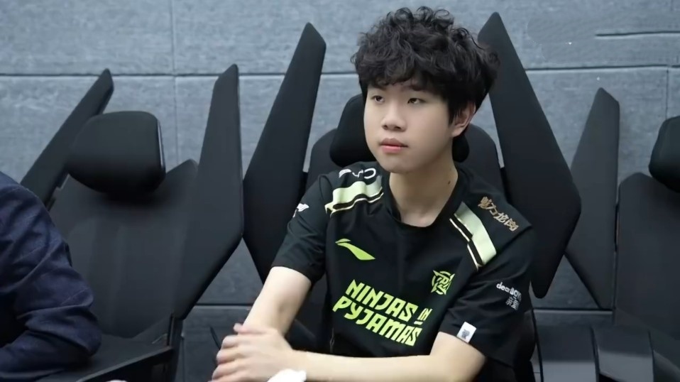 在今日EDG对阵AL的比赛中，FoFo使用辛德拉达成了在LPL的第1500助攻