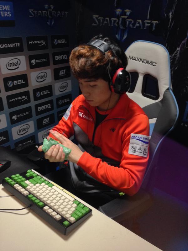 岁月是把杀猪刀，这些CSGO选手打游戏变化太大了吧！